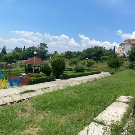 2 Bedroom/2 стаен на метри от плажа Apartman *