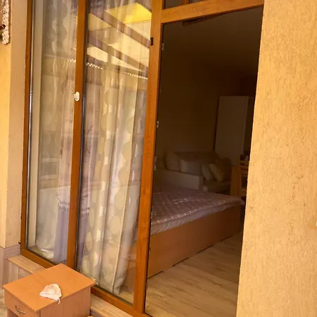 Apartman 2 Bedroom/2 стаен на метри от плажа *
